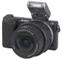Bild: Sony NEX-5T Kit + SEL-P1650 plus HVL-F7S